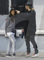 PEOPLE - Zoe Saldana und Marco Pergo im Schlabber-Look in Glendale unterwegs