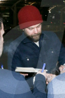 PEOPLE - Joshua Jackson mit roter Mütze in Salt Lake City unterwegs