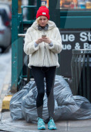 PEOPLE - Diane Kruger mit roter Mütze im kalten New York unterwegs