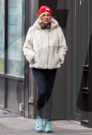 PEOPLE - Diane Kruger mit roter Mütze im kalten New York unterwegs