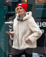 PEOPLE - Diane Kruger mit roter Mütze im kalten New York unterwegs