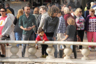 EXKLUSIV - Halle Berry amüsiert sich mit den Kids im Grove
