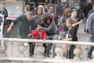 EXKLUSIV - Halle Berry amüsiert sich mit den Kids im Grove