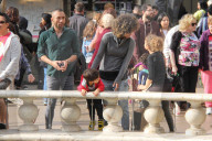 EXKLUSIV - Halle Berry amüsiert sich mit den Kids im Grove