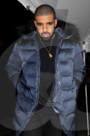 PEOPLE - Drake dick eingepackt auf dem Weg in den Peppermint Club
