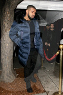 PEOPLE - Drake dick eingepackt auf dem Weg in den Peppermint Club
