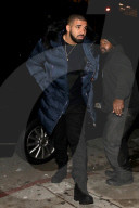 PEOPLE - Drake dick eingepackt auf dem Weg in den Peppermint Club