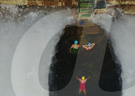 FEATURE - Trotz eisigen Temperaturen wird in China im See geschwommen
