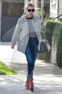 PEOPLE - Emma Roberts trägt den Verlobungsring wieder