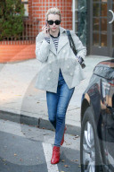 PEOPLE - Emma Roberts trägt den Verlobungsring wieder
