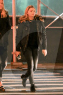 PEOPLE - Chloe Grace Moretz spaziert mit einer Freundin durch New York
