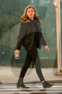 PEOPLE - Chloe Grace Moretz spaziert mit einer Freundin durch New York
