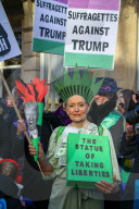 NEWS - Trump Amtseinführung: Frauen protestieren rund um die Welt
