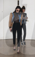 PEOPLE - Kendall Jenner und Bella Hadid zeigen sich in Paris sehr transparent