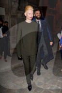 PEOPLE - Männermode Paris: Stars an der Berluti-Show