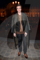 PEOPLE - Männermode Paris: Stars an der Berluti-Show