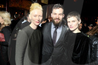 PEOPLE - Männermode Paris: Stars an der Berluti-Show