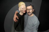 PEOPLE - Männermode Paris: Stars an der Berluti-Show