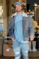 PEOPLE - Haben neu ein Hündli: Patrick Schwarzenegger udn Abby Champion