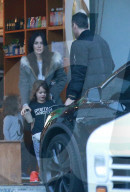 PEOPLE - Megan Fox und Familie machen einen Snack-Stop in Los Feliz