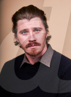 PEOPLE - Stars posieren für die Deadline Hollywood Portraits im Studio