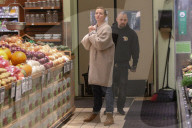EXKLUSIV - Cameron Diaz und Benji Madden wärmen sich im Laden auf