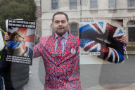 NEWS - London: Pro Brexit Kundgebung vor dem Parlament