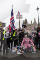 NEWS - London: Pro Brexit Kundgebung vor dem Parlament