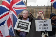 NEWS - London: Pro Brexit Kundgebung vor dem Parlament