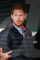 PEOPLE - Prinz Harry besucht ein Erholungs-Zentrum für Armee-Angehörige