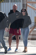 PEOPLE - Dwayne Johnson's Tochter Alexandra auf dem Set von "Baywatch"