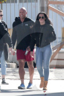 PEOPLE - Dwayne Johnson's Tochter Alexandra auf dem Set von "Baywatch"