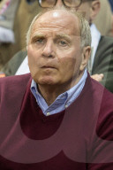 NEWS - Uli Hoeness schaut dem FC Bayern beim Basketball zu