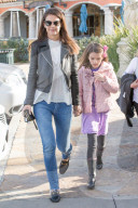 EXKLUSIV - Katie Holmes mit Suri in Calabasas unterwegs