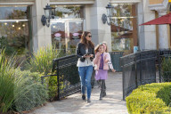 EXKLUSIV - Katie Holmes mit Suri in Calabasas unterwegs