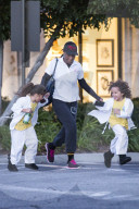 EXKLUSIV - Mariah Carey's Kinder gehen mit der Nanny in den Karateunterricht