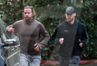 EXKLUSIV - Bradley Cooper joggt duch LA