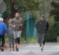 EXKLUSIV - Bradley Cooper joggt duch LA