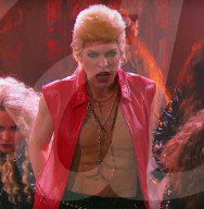 PEOPLE - Milla Jovovich singt als Billy Idol 'White Wedding'
