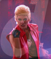 PEOPLE - Milla Jovovich singt als Billy Idol 'White Wedding'
