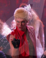 PEOPLE - Milla Jovovich singt als Billy Idol 'White Wedding'
