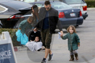 EXKLUSIV - Megan Fox und Brian Austin Green gehen mit ihren Kinden ins Ollo