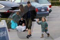 EXKLUSIV - Megan Fox und Brian Austin Green gehen mit ihren Kinden ins Ollo