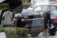 EXKLUSIV - Megan Fox und Brian Austin Green gehen mit ihren Kinden ins Ollo