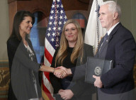 NEWS - Nikki Haley wird zur UN-Botschafterin vereidigt