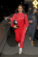 PEOPLE - Karrueche Tran geht im roten Trainer ins Roxy