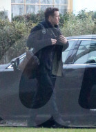 EXKLUSIV -  Brad Pitt Heads in Santa Monica unterwegs