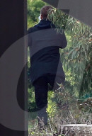 EXKLUSIV -  Brad Pitt Heads in Santa Monica unterwegs