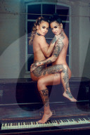 EXKLUSIV - Jemma Lucy und Chantelle Connelly posieren nackt