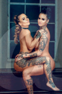 EXKLUSIV - Jemma Lucy und Chantelle Connelly posieren nackt